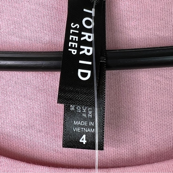 Torrid Size 4(4X)(26) Crewneck Short Sleeve Relaxed Sleep T-Shirt Heart Graphic - Picture 5 of 8